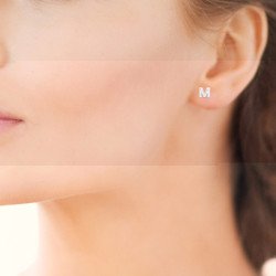 Puce d'Oreille Initiale M Argent Rhodié & Oxyde de Zirconium